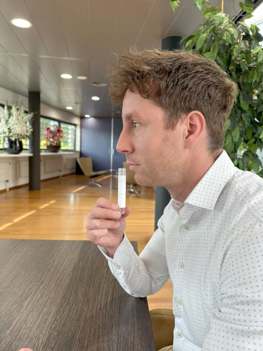 Nimm deine Probe für den Hormontest Mann zu Hause ab