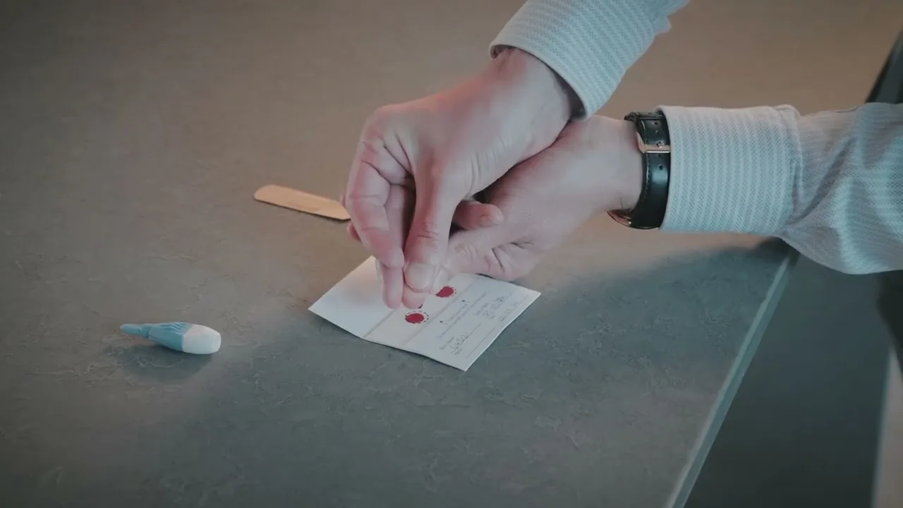 Video: So nimmst du deine Probe für den Aminosäuren-Test ab